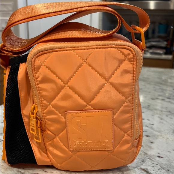 Steve Madden Quilted Orange Men's Messenger Bag - Picture 1 of 6